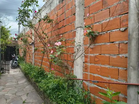 Casa 7 ambientes con 2 baños