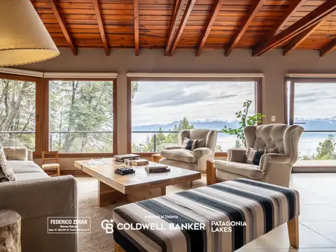Casa 8 ambientes con 4 baños