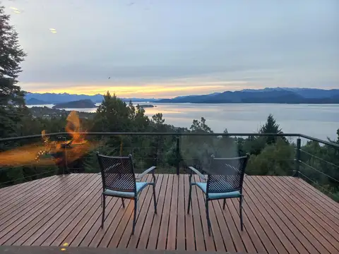 VENTA - Exclusiva casa de 8 ambientes, 5 dormitorios, 6 baños en barrio Las Vertientes.