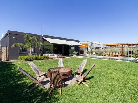 Barrio San Matias 700