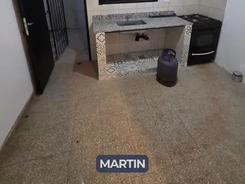 Casa 3 ambientes con 1 baño
