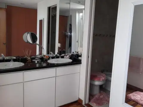 ESPECTACULAR CASA DE 5 AMBIENTES EN RAMOS MEJIA SE ESCUCHA O