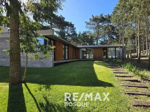 Casa venta ÁLAMOS Pinamar estilo moderno