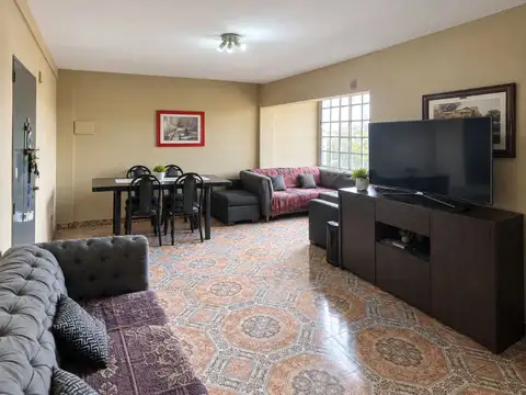 Avenida Castañares 4800