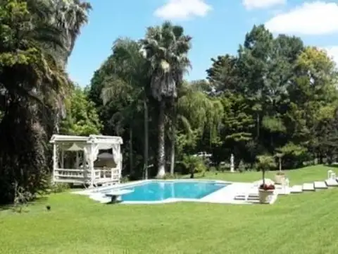 Casa 5 ambientes con 4 baños