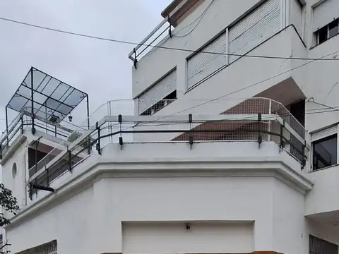 CIUDADELA. LOCAL ESQUINA CON GRAN VIDRIERA BAÑO CON DUCHA SIN EXPENSAS 46 M2 