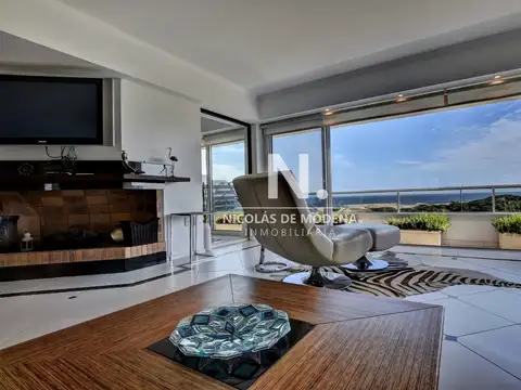 Apartamento Primera Fila Playa Brava en Alquiler 