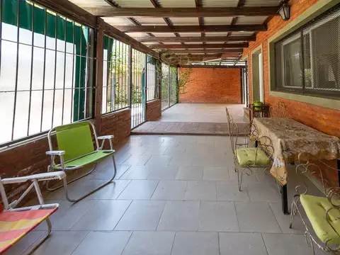 Casa en Venta con 3 cocheras