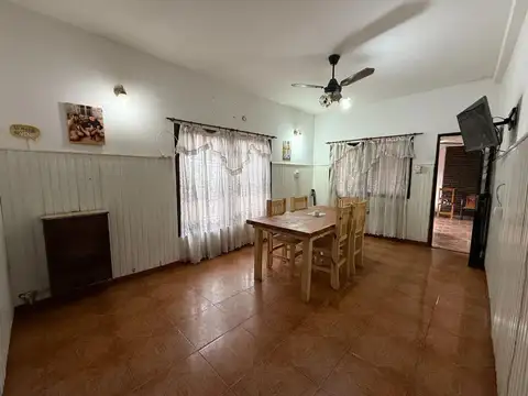 Casa 5 ambientes con 2 baños