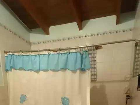 Casa 4 ambientes con 1 baño