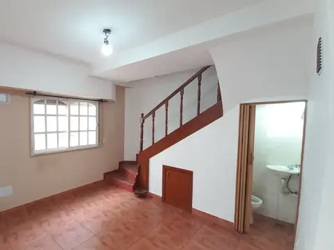 Depto Tipo Casa en Alquiler con 1 cocheras