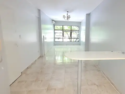 MONOAMBIENTE-AMPLIO -EXCELENTE UBICACION-1 ER PISO X ESCALERA - APTO PROFESIONAL