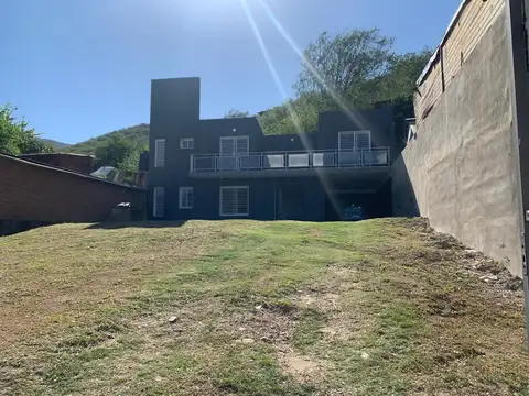 Casa 2 dorm con gran patio Bialet Masse