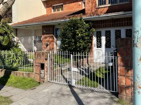 Chalet - 5 ambientes con dependencia - Chauvin 