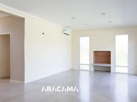 Casa 5 ambientes con 4 baños