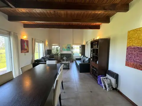 Casa 4 ambientes con 3 baños