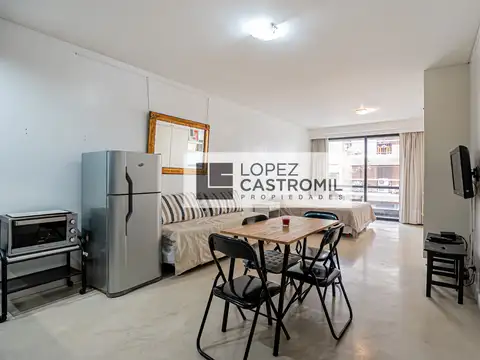 IMPECABLE MONOAMBIENTE! Balcón al frente! Todo luz y sol! AMOBLADO Y EQUIPADO! Full amenities! Vigilancia 24hs! ÚNICO! OPORT!