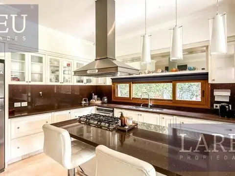 Casa 7 ambientes con 3 baños