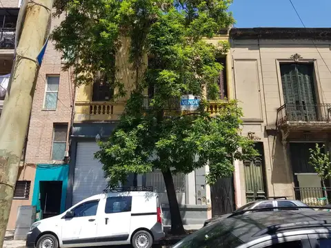 OPORTUNIDAD !!! Ph de 6 ambientes, frente a la plaza España.