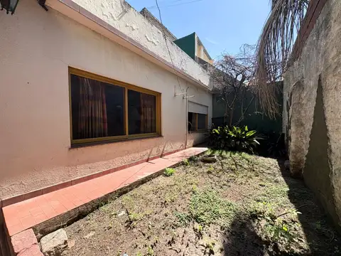 Casa 3 ambientes en venta - Caseros - PARQUE LIBRE