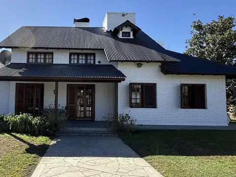 Casa 7 ambientes con 4 baños