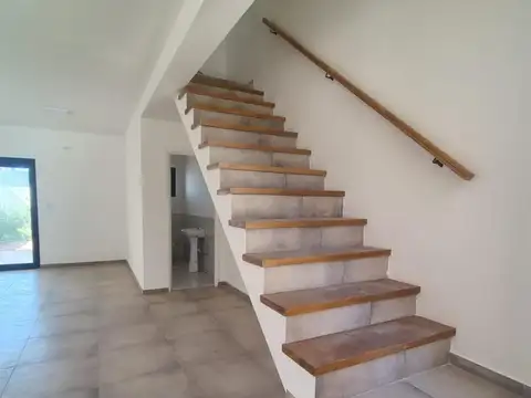 Casa 2 ambientes con 2 baños