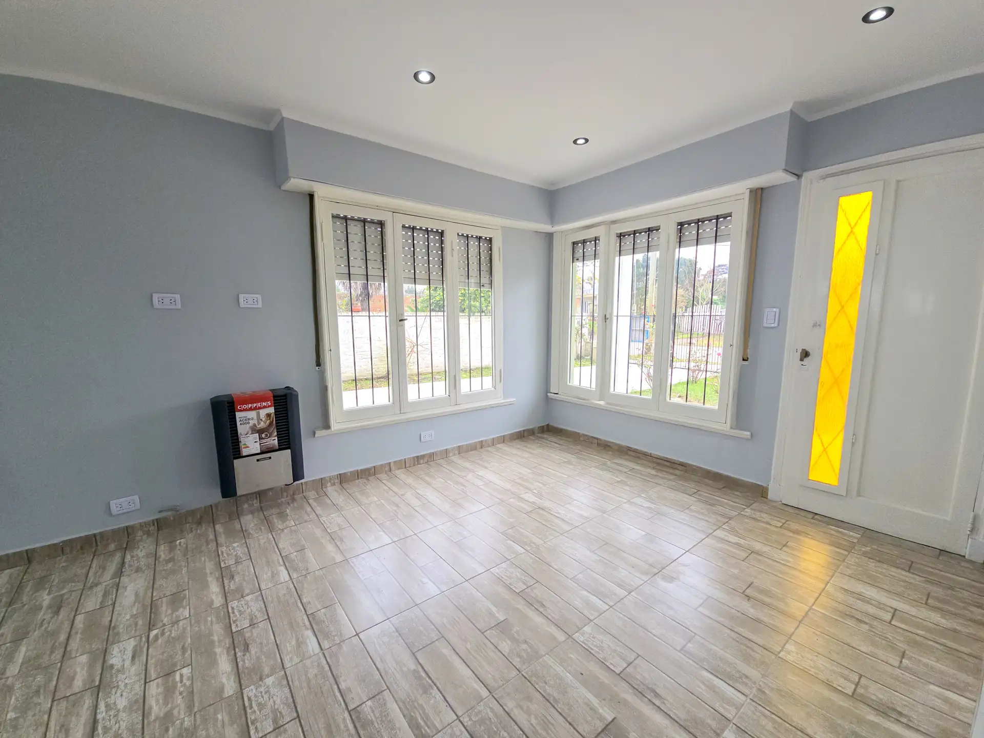 Casa 3 amb reciclada a nuevo con patio, parrilla y garage 4x4 — Rivadavia y Canadá