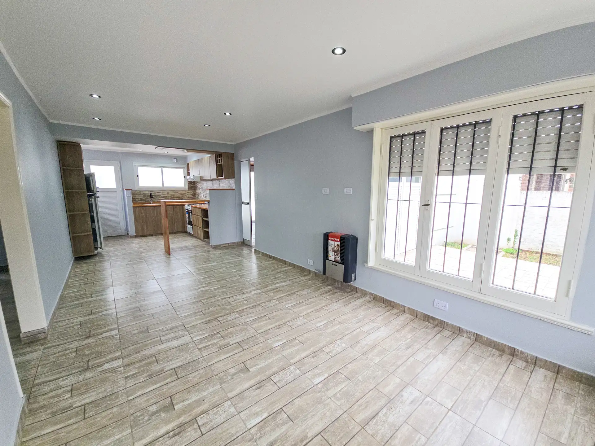 Casa 3 amb reciclada a nuevo con patio, parrilla y garage 4x4 — Rivadavia y Canadá