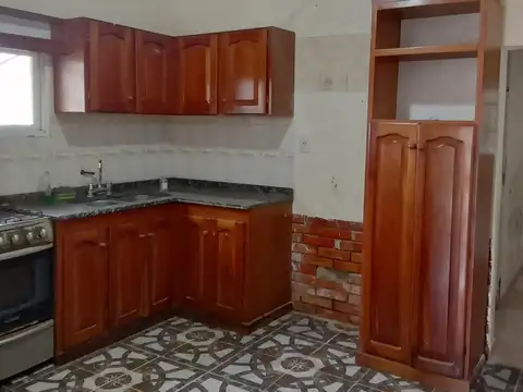 VENTA CASA 4 AMBIENTES BERNAL ESTE