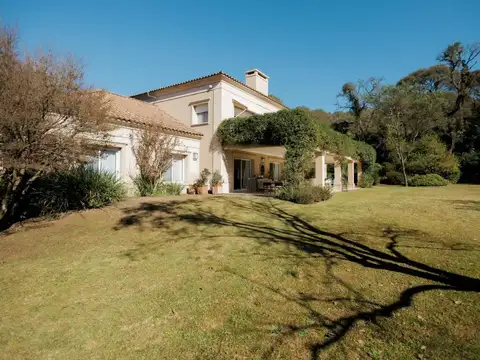 EN VENTA IMPONENTE CASA EN SAN LORENZO, SALTA