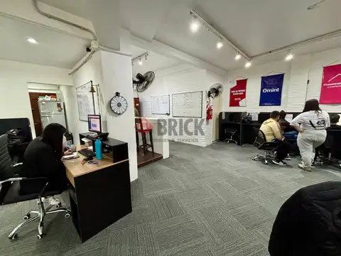 Oficina 4 ambientes con 2 baños