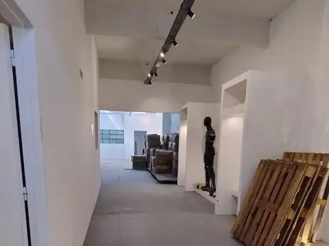 Deposito con oficina