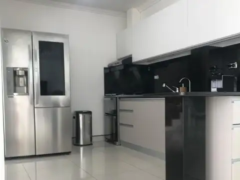 Casa 5 ambientes con 4 baños