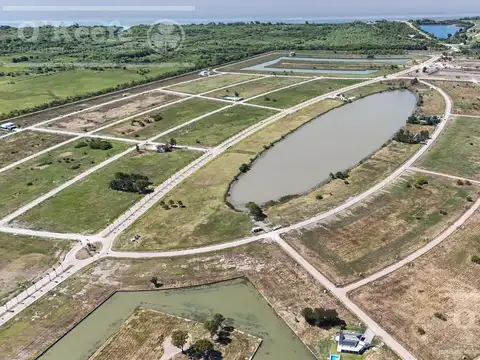 Lote en venta en los canales de Puerto Nizuc