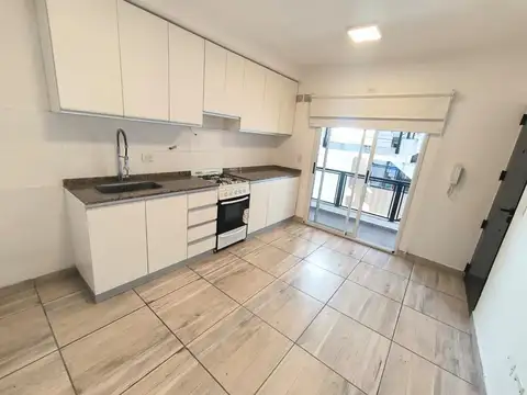 Av. Pte. Juan Domingo Perón 2200, Piso 1