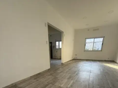 Depto Tipo Casa en Alquiler en Moron, $ 850.000