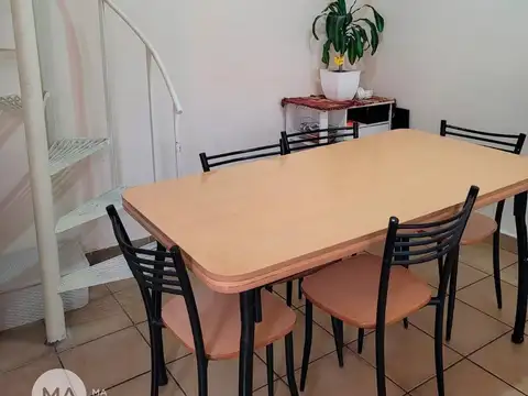 Casa 6 ambientes con 2 baños