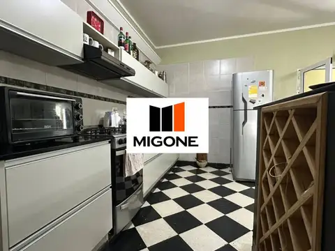 Casa 4 ambientes con 2 baños