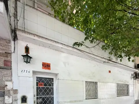 Casa Antigua de 5 Ambientes 250 m² 2 Cocs 2 Baño Tza Patio
