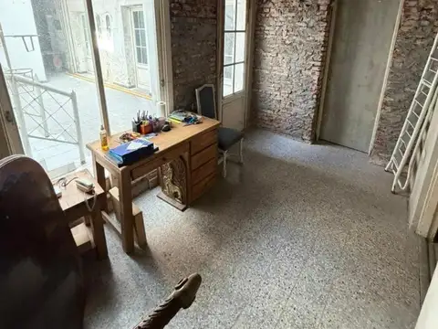 Casa Antigua de 5 Ambientes 250 m² 2 Cocs 2 Baño Tza Patio