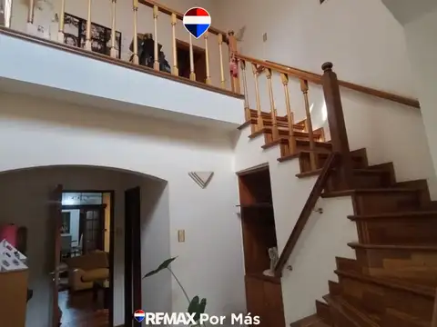 Casa en Venta con 2 cocheras