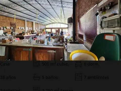 Casa 8 ambientes con 4 baños