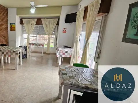 Casa 11 ambientes con 4 baños