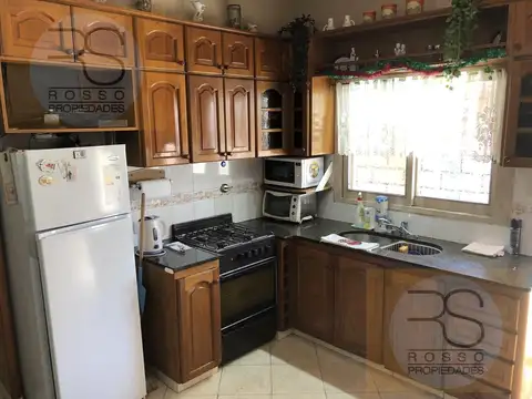 Casa 4 ambientes con 2 baños