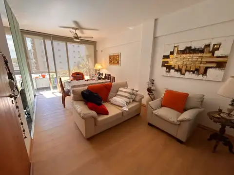 Semipiso de 2 ambientes al frente con balcón en venta en caballito