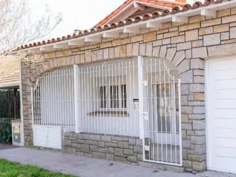 Casa en venta - 3 Dormitorios 2 Baños - Departamentos - Mar del Plata