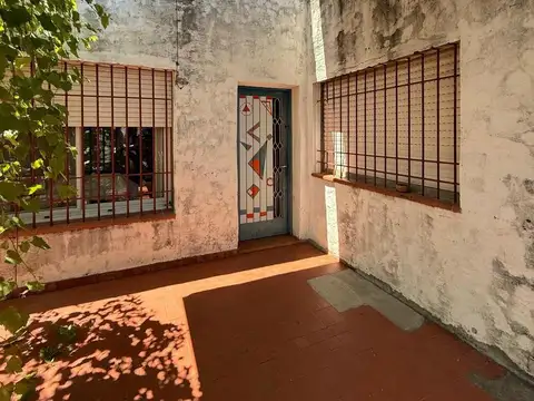 Casa 6 ambientes con 1 baño