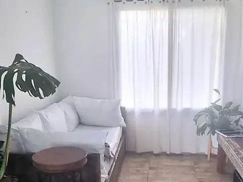 Casa en Alquiler con 2 cocheras