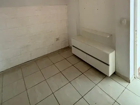 Departamento tipo casa en venta de 3 Ambientes en Bernal Centro