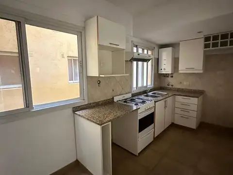 DEPARTAMENTO  2 AMBIENTES CON COCHERA